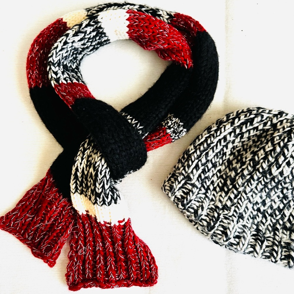 Cozy Knit Scarf and Hat Set - Black, Red, and White